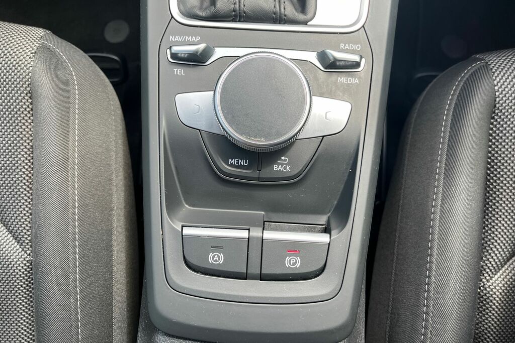 Audi Q2 S Line Black #30