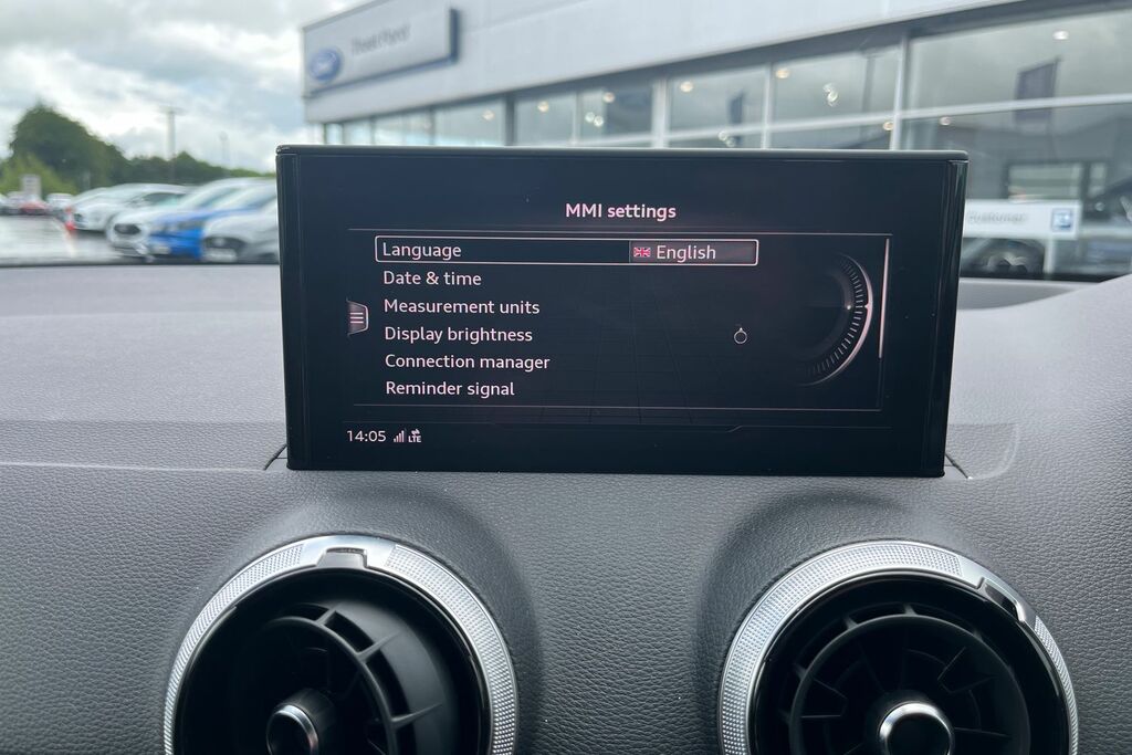Audi Q2 S Line Black #37
