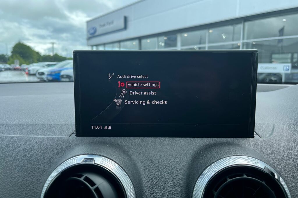 Audi Q2 S Line Black #36