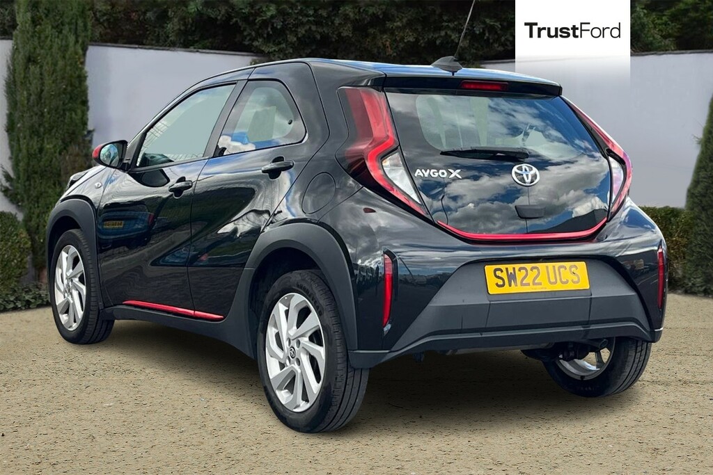 Toyota Aygo X 1.0 Vvt-i Pure Black #2