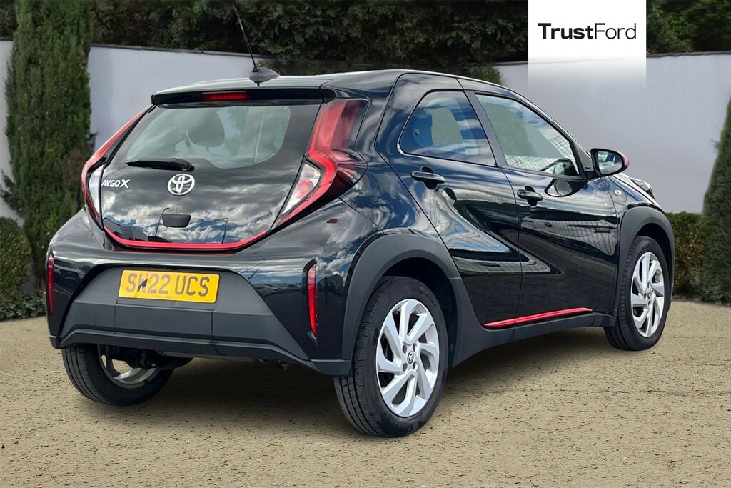 Toyota Aygo X 1.0 Vvt-i Pure Black #4