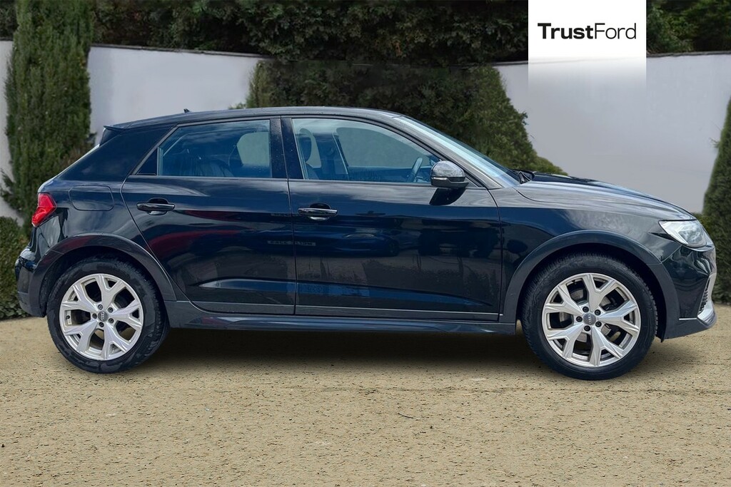 Audi A1 30 Tfsi Citycarver S Tronic Black #3