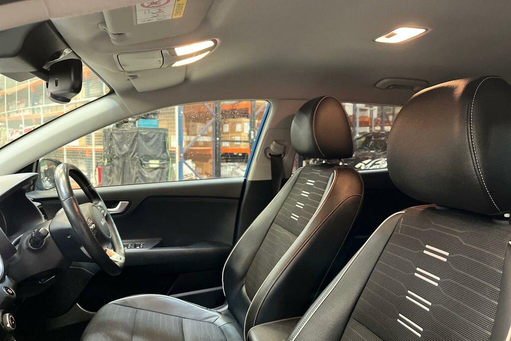 Kia Stonic 1.0T Gdi 99 2 Dct White #19