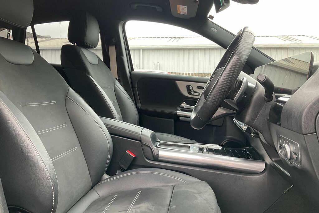 Mercedes-Benz GLA Class Gla 200 Amg Line Executive Black #17