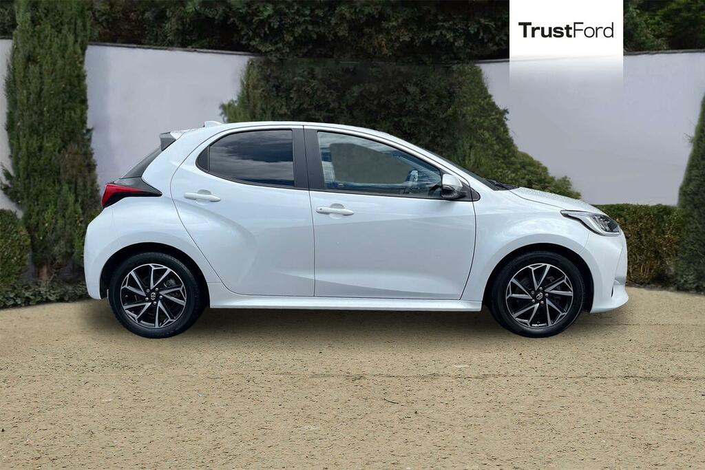 Toyota Yaris Design YGZ8255 White #3