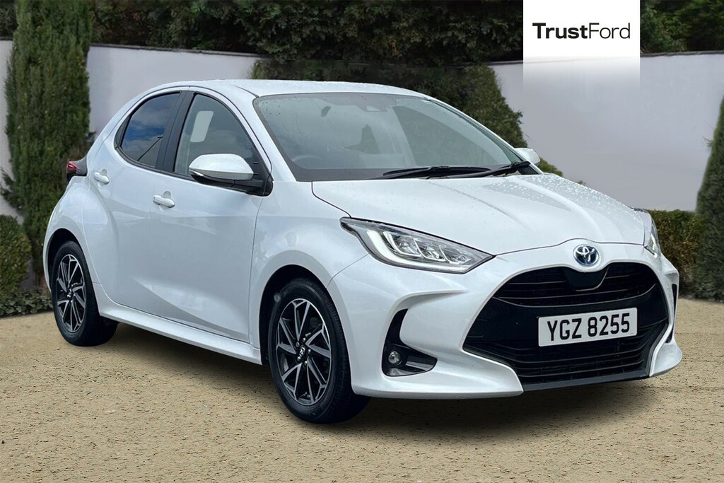 Toyota Yaris 1.5 Hybrid Design Cvt - Reversing Camera Bluet White