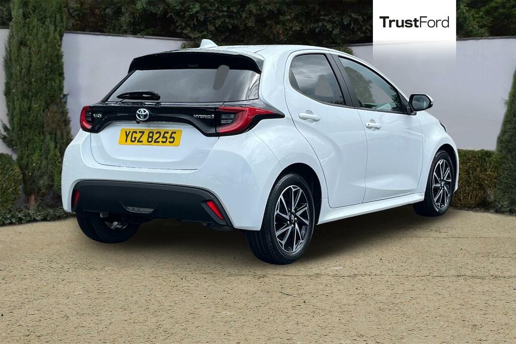 Toyota Yaris Design YGZ8255 White #4