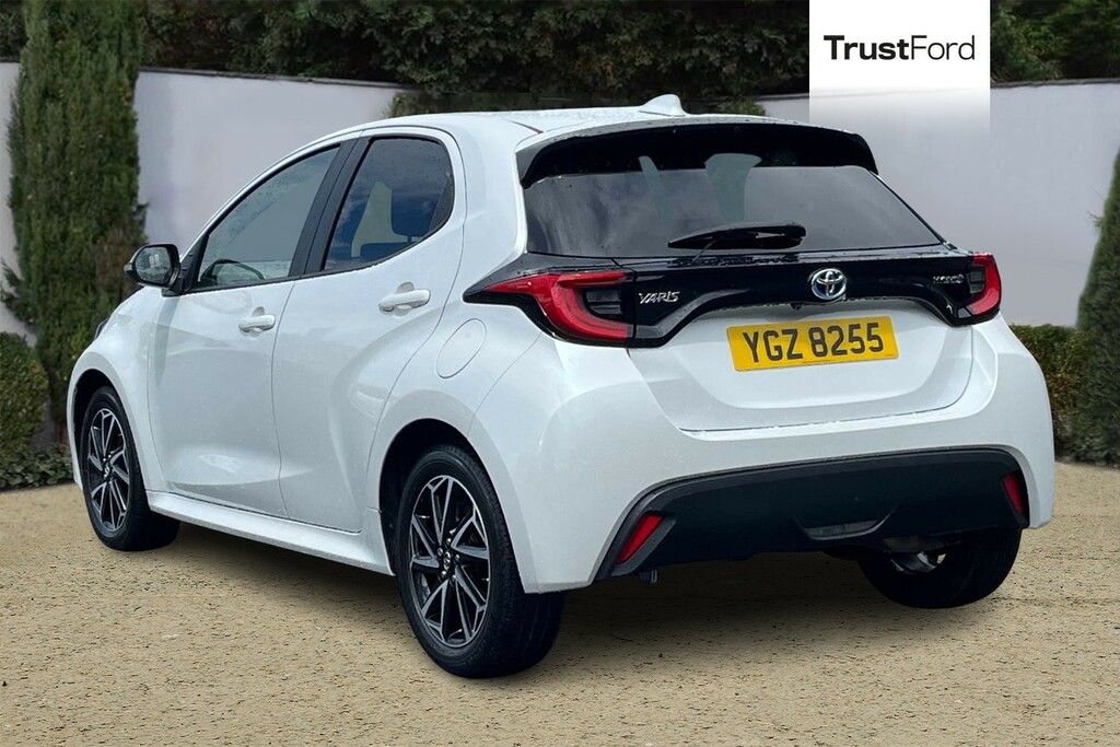 Toyota Yaris Design YGZ8255 White #2