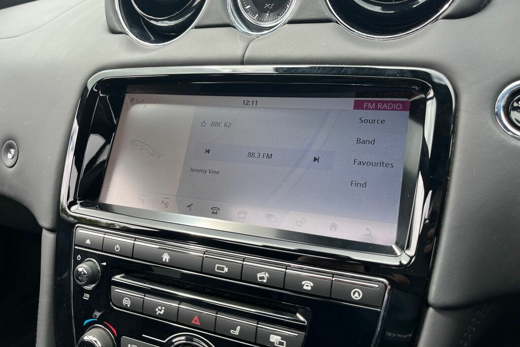 Jaguar XJ V6 D Black #26