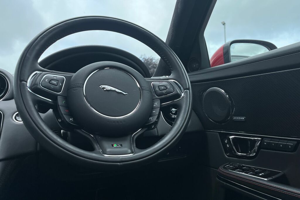 Jaguar XJ V6 D Black #12