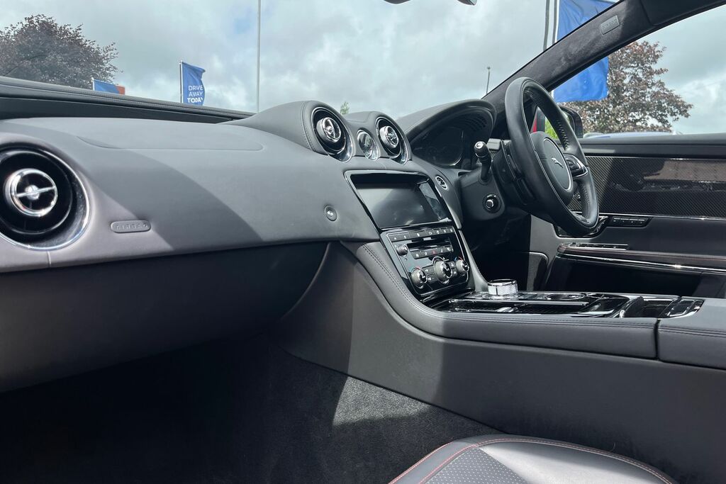 Jaguar XJ V6 D Black #18