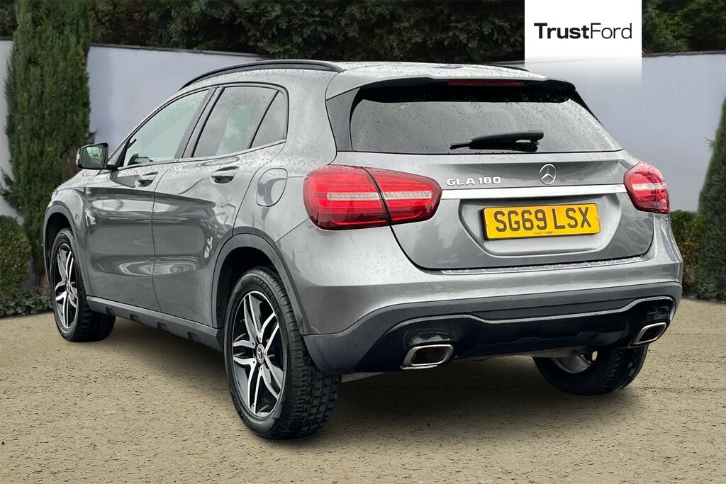 Mercedes-Benz GLA Class Gla 180 Urban Edition Grey #2