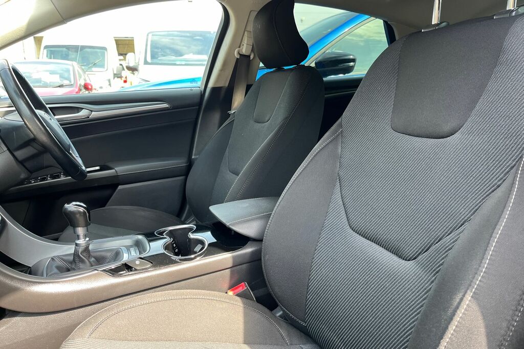 Ford Mondeo Saloon #19
