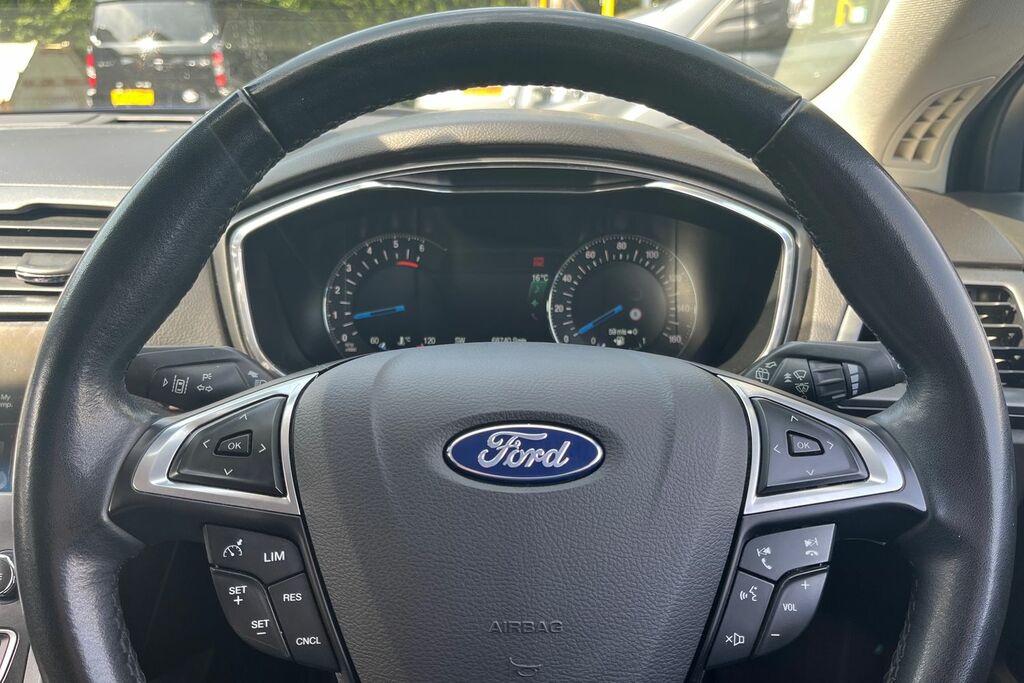 Ford Mondeo Saloon #12