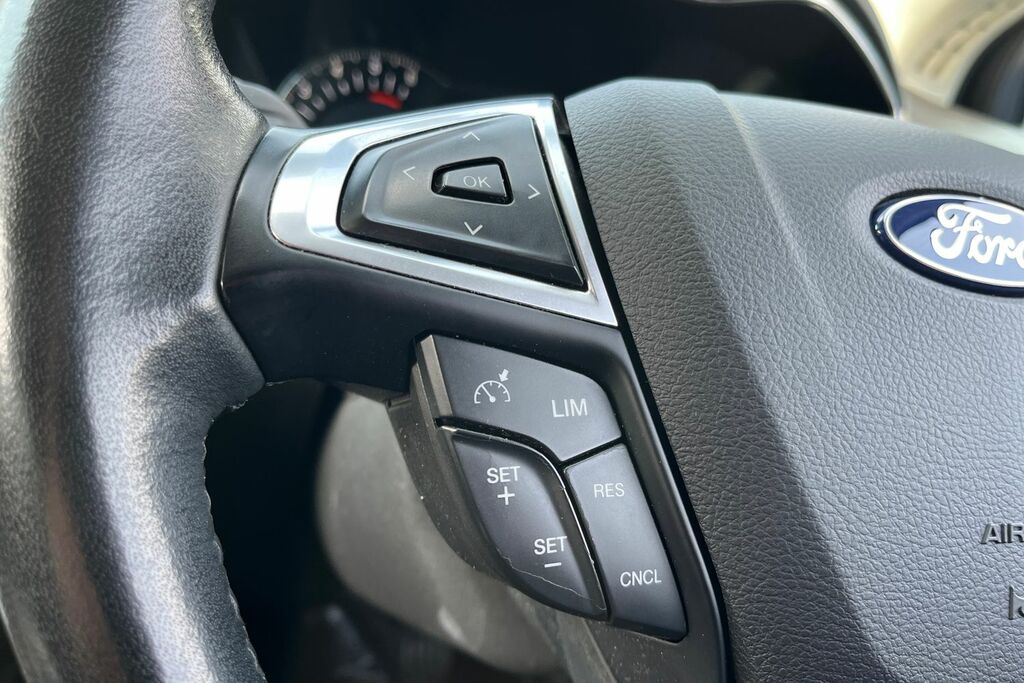 Ford Mondeo Saloon #38