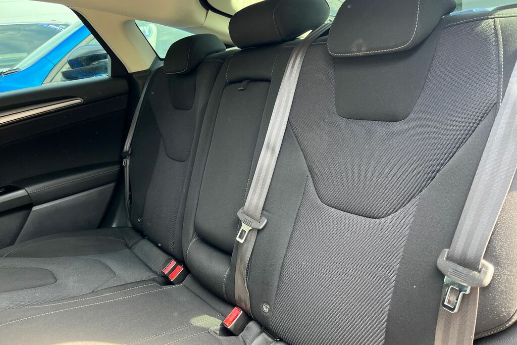 Ford Mondeo Saloon #20