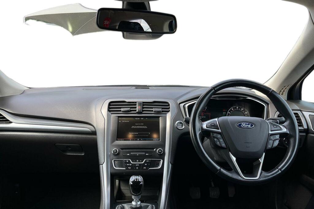 Ford Mondeo Saloon #10