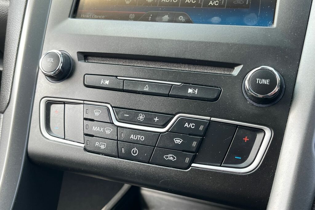 Ford Mondeo Saloon #22