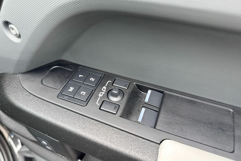 Land Rover Defender 90 X-dynamic Hse Grey #29