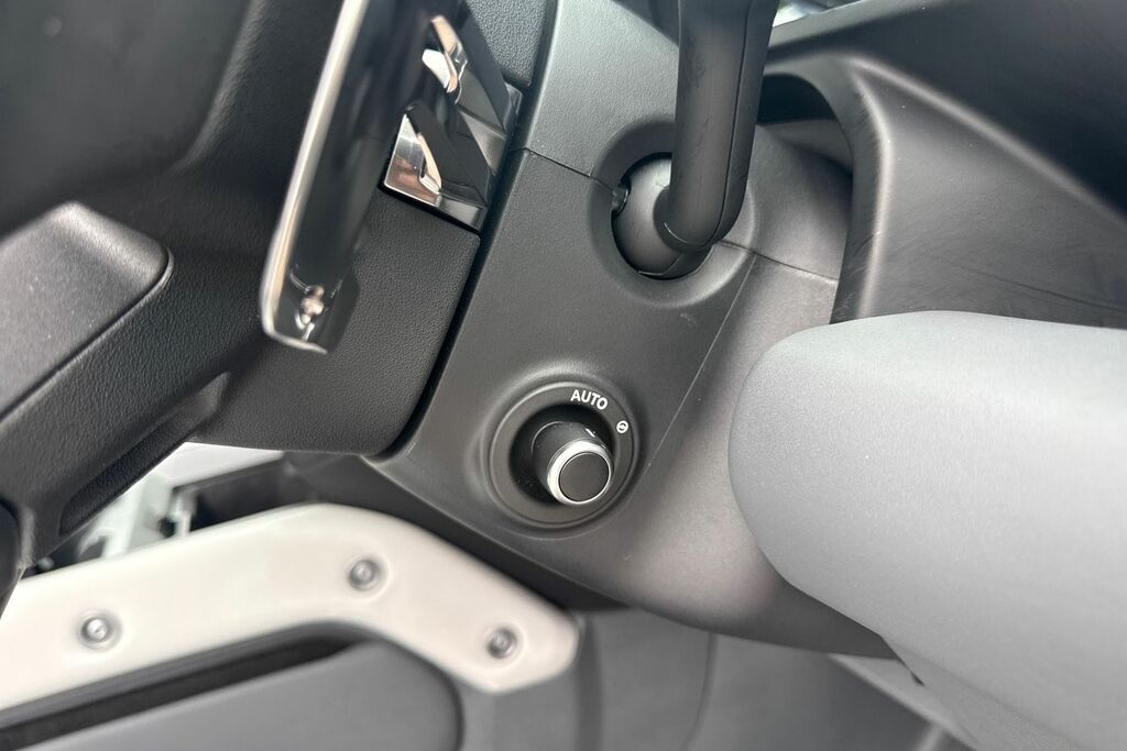 Land Rover Defender 90 X-dynamic Hse Grey #26