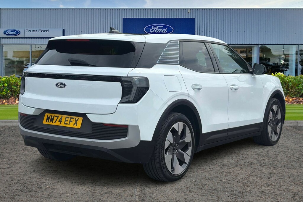 Ford Explorer Extended Range 77Kwh Premium Suv White #4