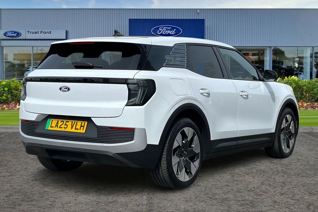 Ford Explorer Extended Range 77Kwh Premium Suv White #4