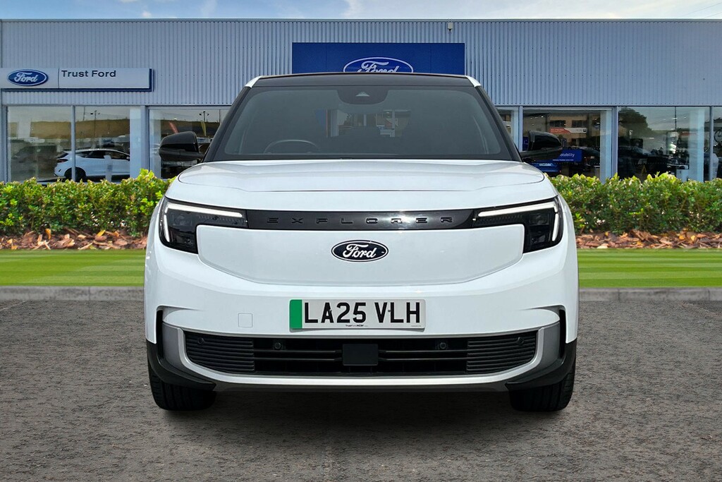 Ford Explorer Extended Range 77Kwh Premium Suv White #6