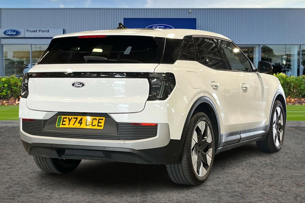 Ford Explorer Extended Range 77Kwh Premium Suv White #4