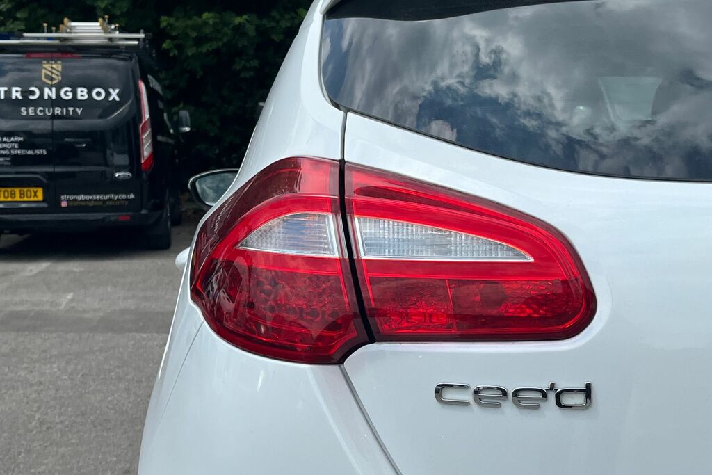 Kia Ceed 1.6 Crdi Gt-line S Hatchback Euro 6 S White #25