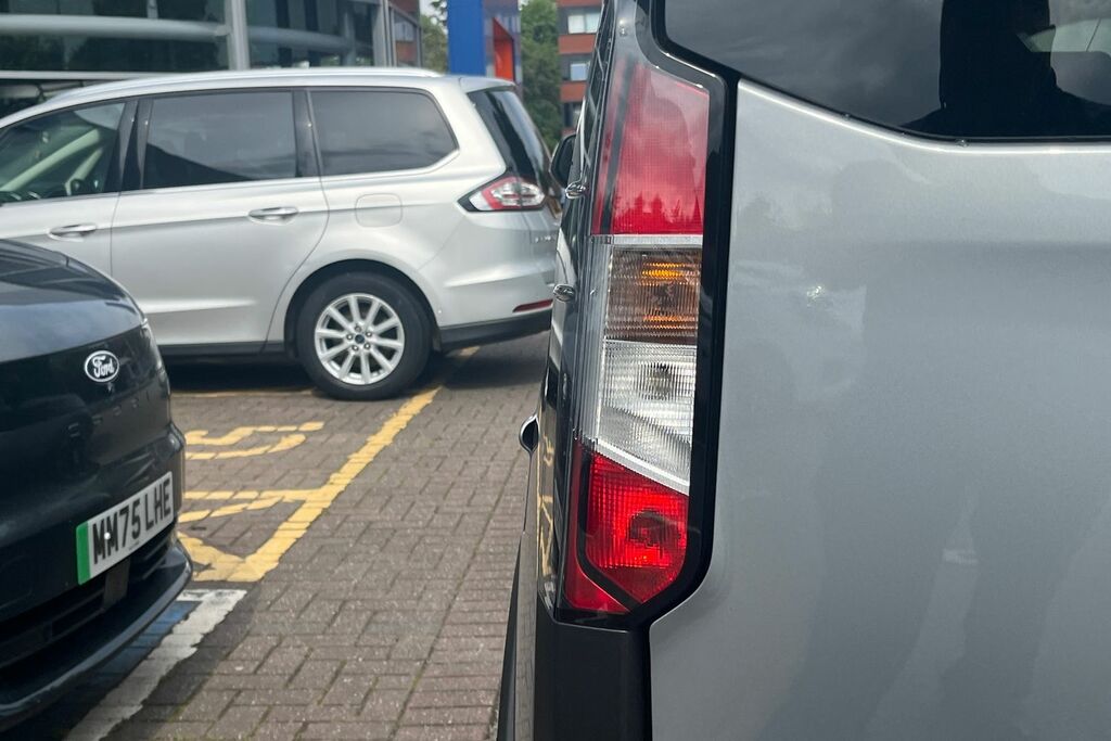 Ford Tourneo Courier 1.0 Ecoboost Active 2025 Green #25