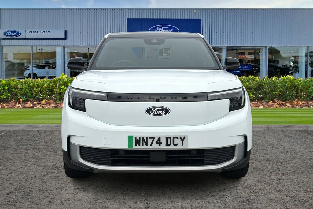 Ford Explorer Extended Range 77Kwh Premium Suv White #5