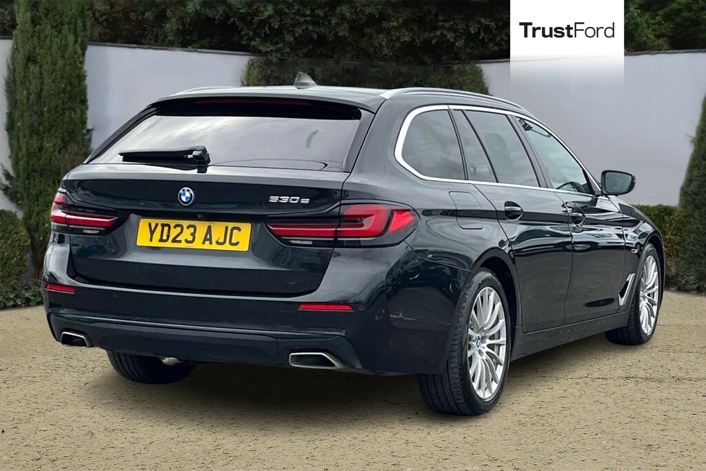 BMW 5 Series 2.0 530E 12Kwh Se Touring Plug-in Hybri Black #4