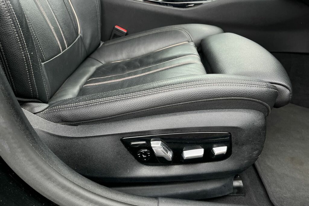 BMW 5 Series M Sport Black #32