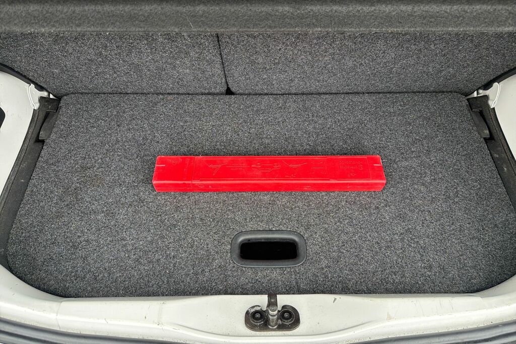 Volkswagen Up 1L High Up White #25