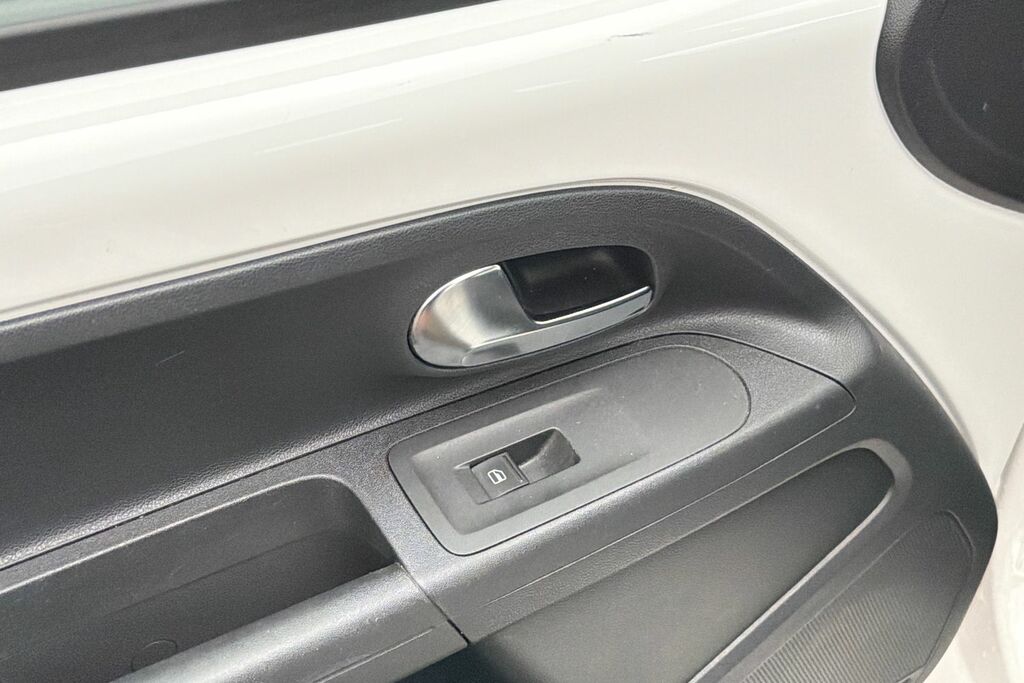 Volkswagen Up 1L High Up White #31