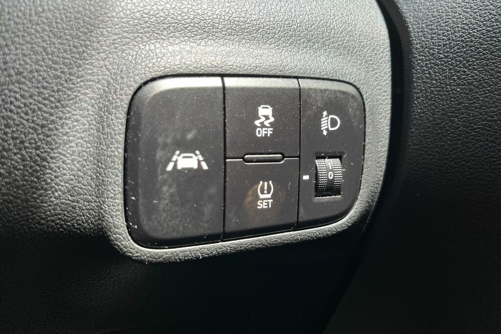 Hyundai I10 Mpi Se Connect White #22