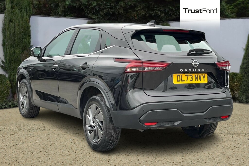 Nissan Qashqai 1.3 Dig-t Mh 158 Acenta Premium Xtronic DL73NVY Black #2