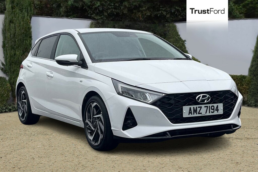Hyundai I20 1.0T Gdi 48V Mhd Premium Dct - Reversing Camer White