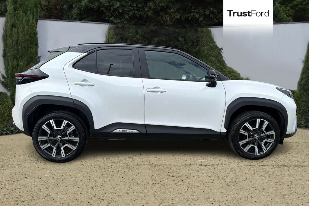 Toyota Yaris Cross 1.5 Hybrid 130 Premiere Edition Cvt Black #3