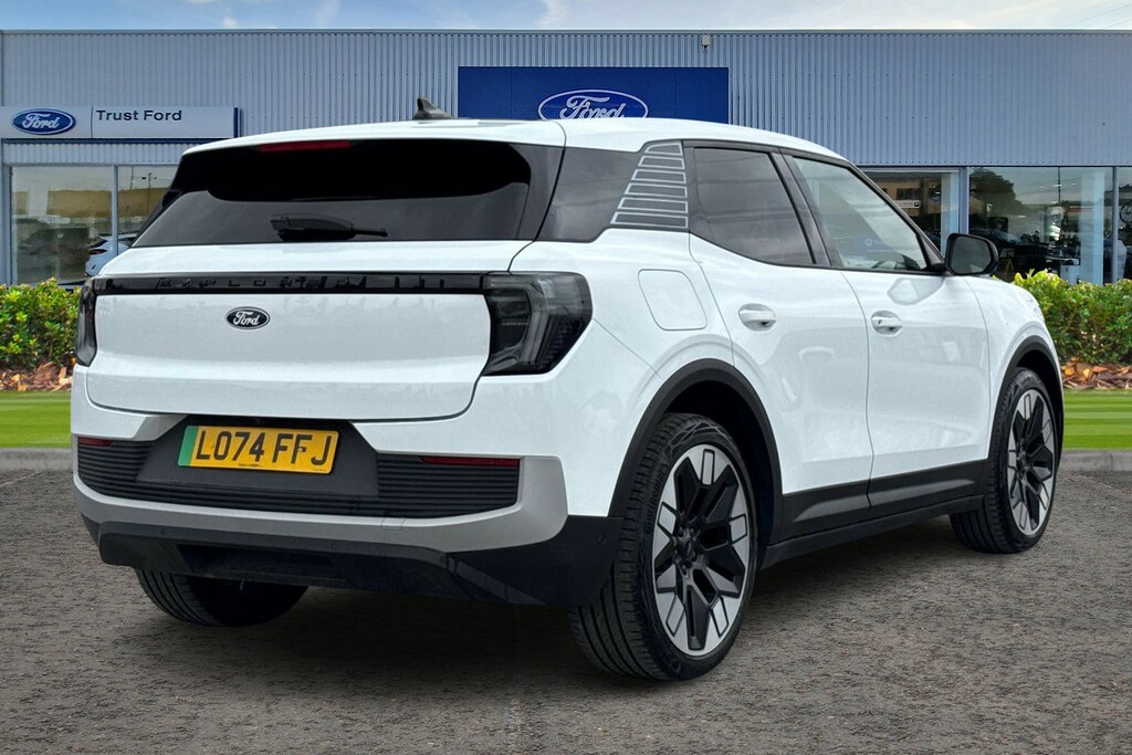 Ford Explorer Extended Range 77Kwh Premium Suv White #4