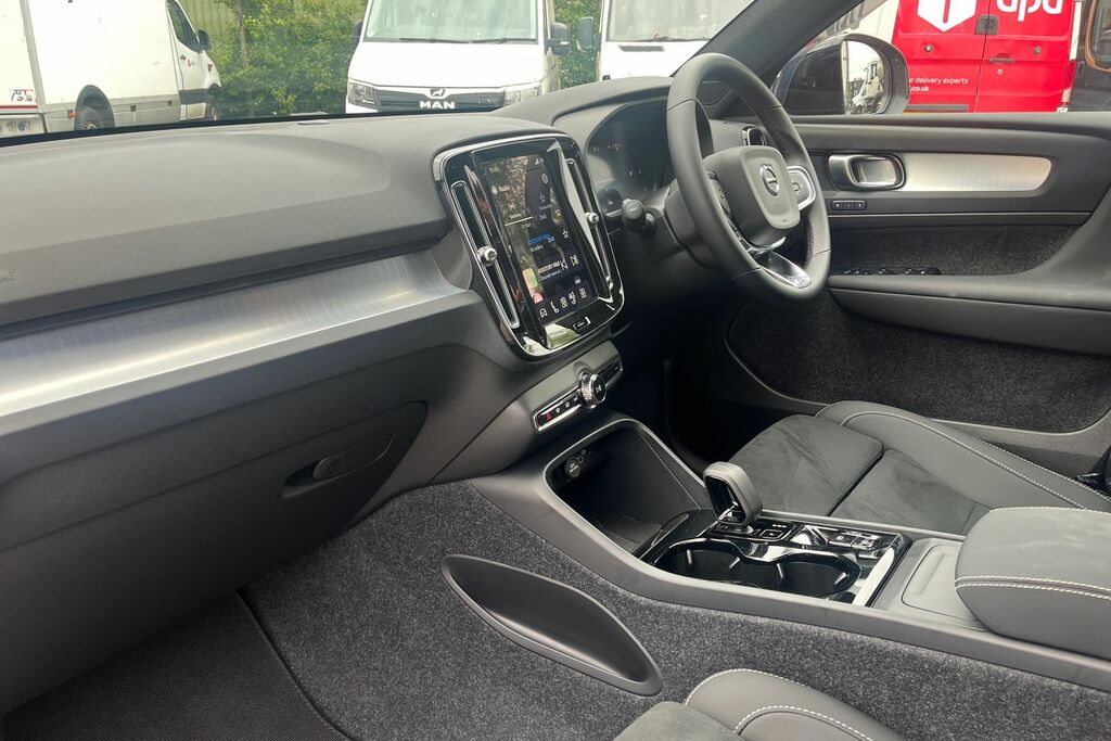 Volvo XC40 2.0 B3p Ultra Dark Black #18