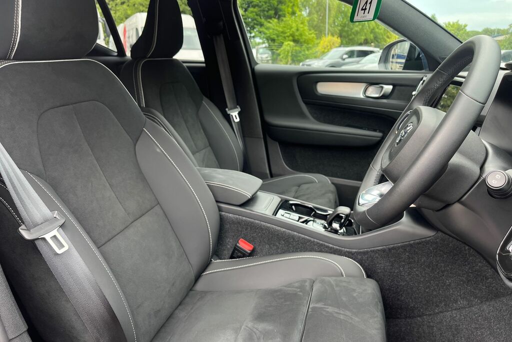 Volvo XC40 2.0 B3p Ultra Dark Black #17