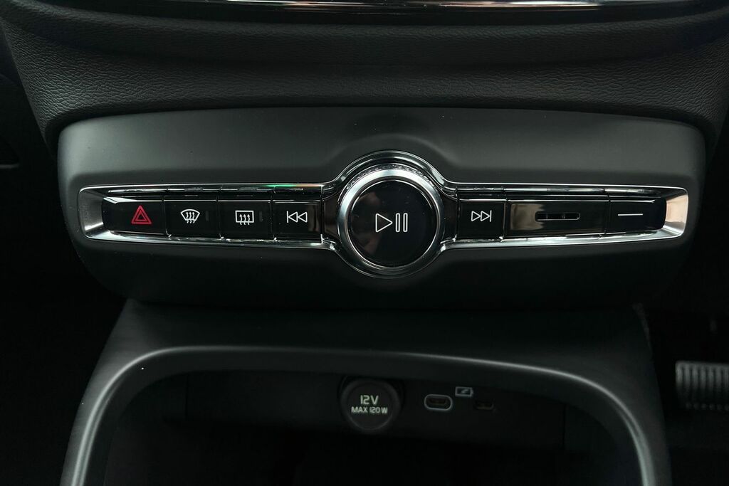 Volvo XC40 2.0 B3p Ultra Dark Black #31