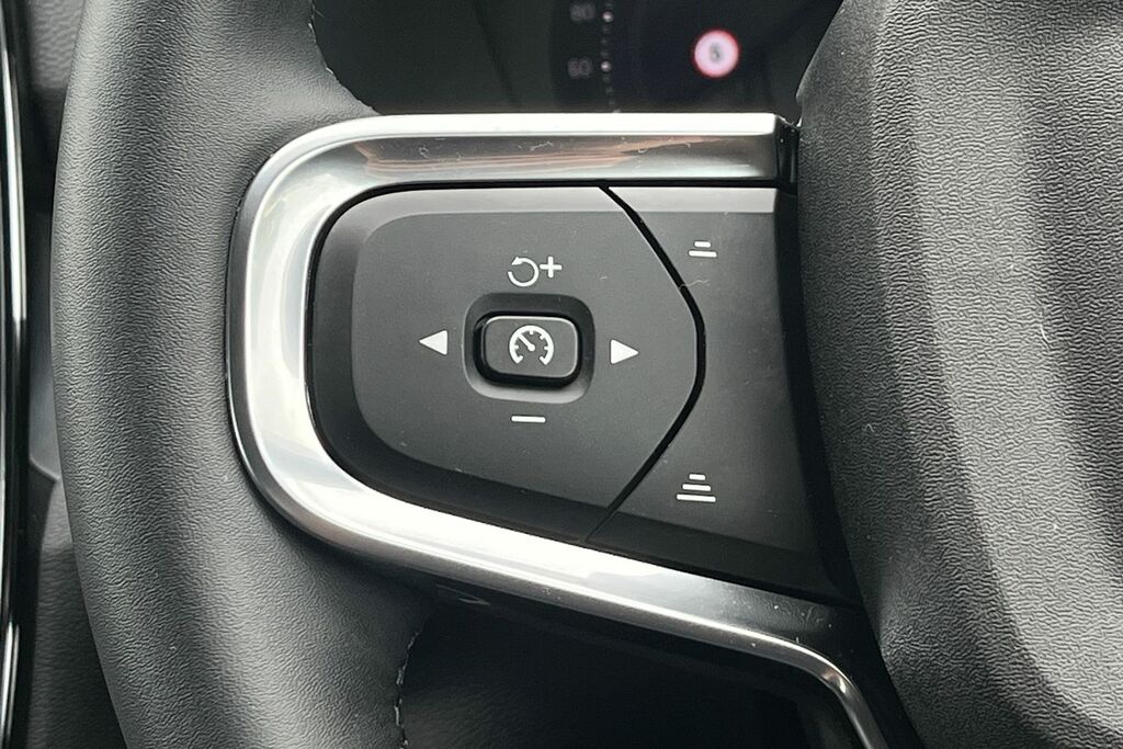 Volvo XC40 2.0 B3p Ultra Dark Black #27