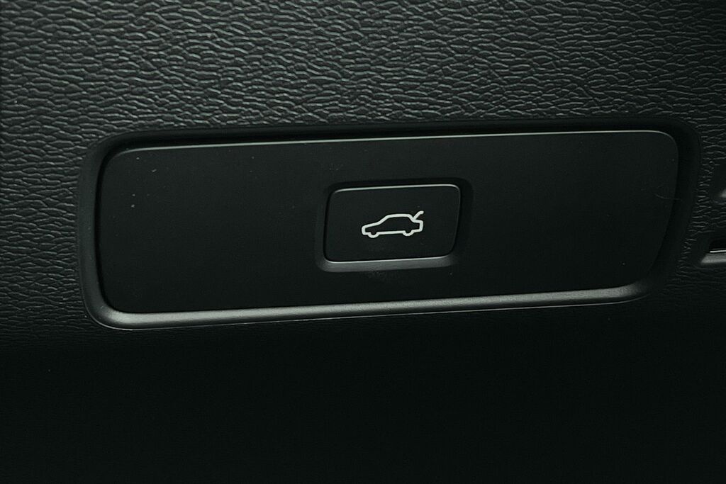 Volvo XC40 2.0 B3p Ultra Dark Black #30