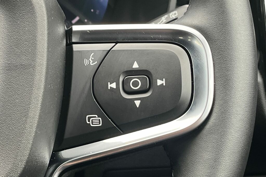 Volvo XC40 2.0 B3p Ultra Dark Black #28