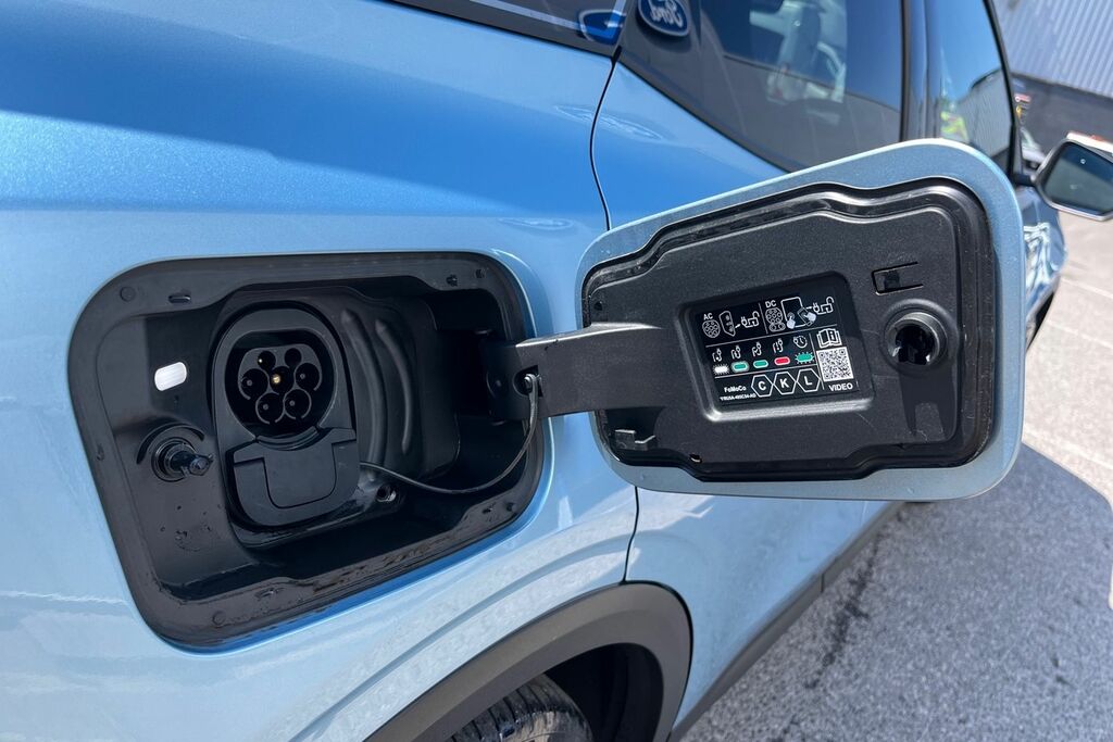 Ford Explorer Range 77Kwh Premium White #39