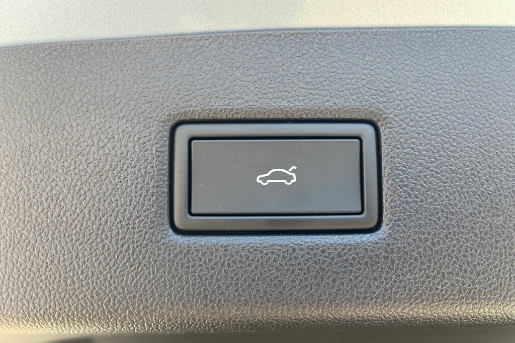 Ford Explorer Range 77Kwh Premium White #23