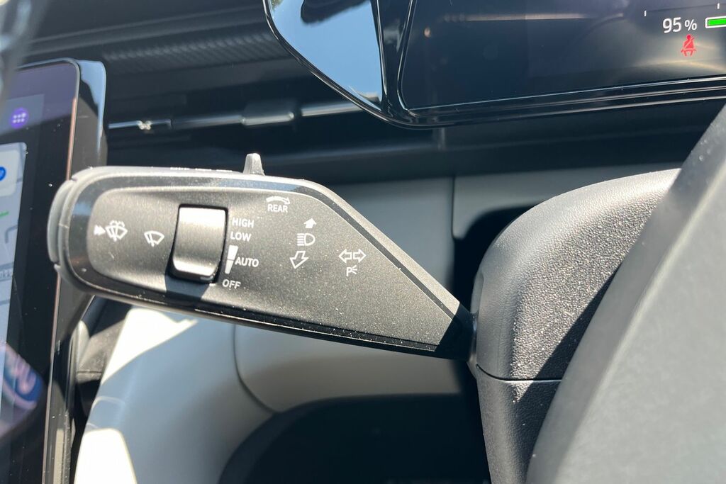 Ford Explorer Range 77Kwh Premium White #14