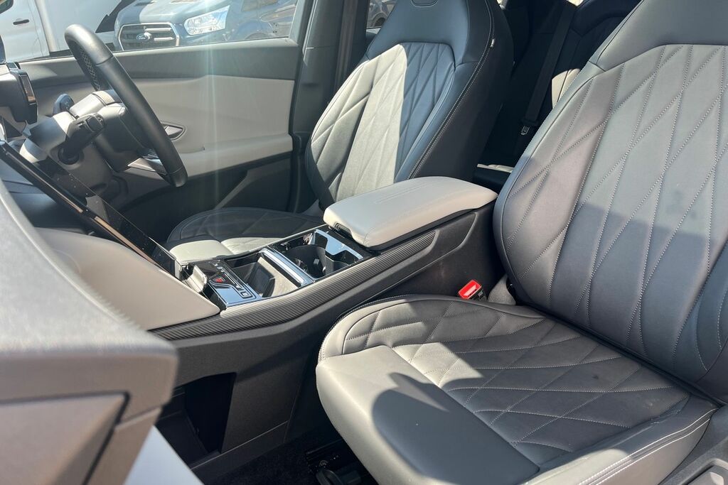 Ford Explorer Range 77Kwh Premium White #19